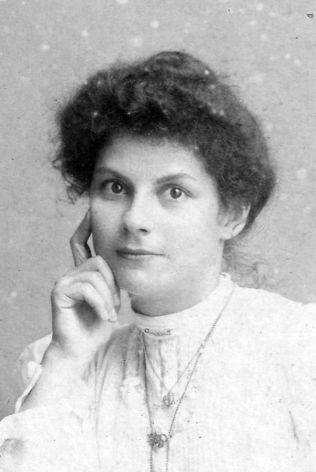 Agnes Georgina (Nan) Munro